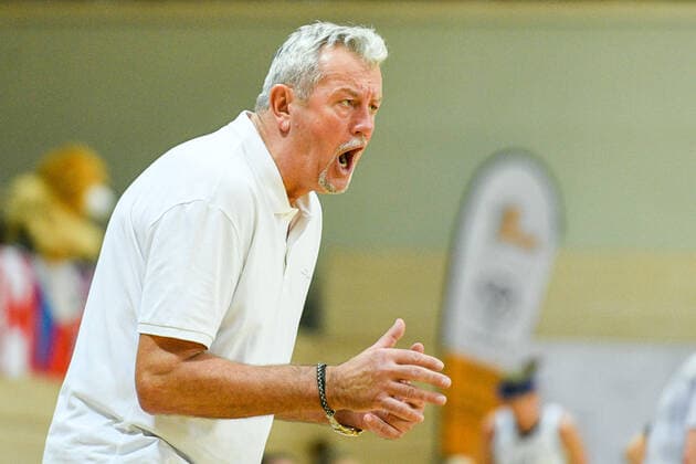 Halle, Germany 02 December 2021 1 BBL Womens 2021 2022 Gisa Lions SV Halle vs BC Pharmaserv Marburg coach Christoph Wysocki Marburg gestures on the pitch SWH arena Sachsen Anhalt Copyright: xFotostandx xxBallaschx
