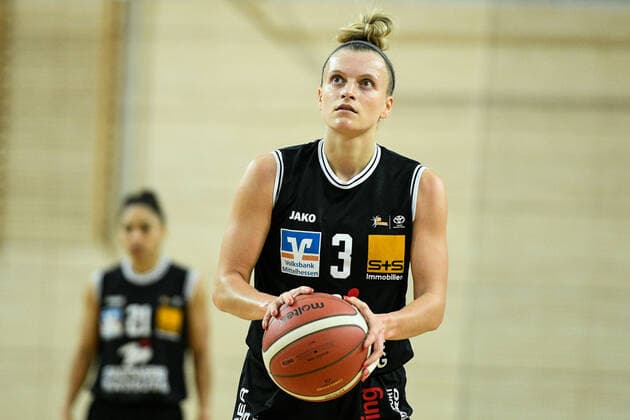 Halle, Germany 02 December 2021 1 BBL Women 2021 2022 Gisa Lions SV Halle vs BC Pharmaserv Marburg Alexandra Wilke Marburg SWH arena Sachsen Anhalt Copyright: xFotostandx xxBallaschx
