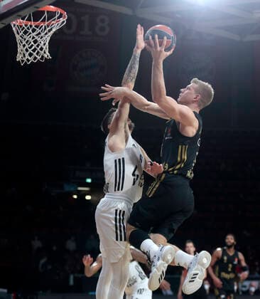 02 12 2021, Euroleague, FC Bayern Basketball vs Villeurbanne , Basketball, Audi Dome Muenchen, Sports, in the picture Paul Lacombe ASVEL Villeurbanne vs Ognjen Jaramaz FCB Basketball