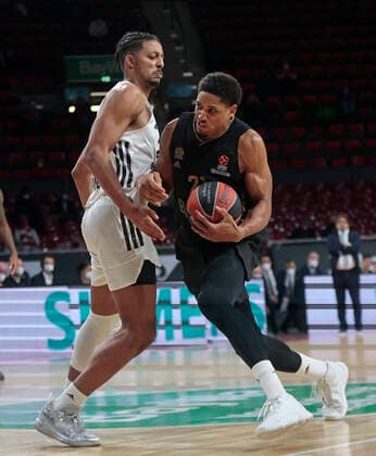02 12 2021, Euroleague, FC Bayern Basketball vs Villeurbanne , Basketball, Audi Dome Muenchen, Sports, in the picture William Howard ASVEL Villeurbanne vs Augustine Rubit FCB Basketball