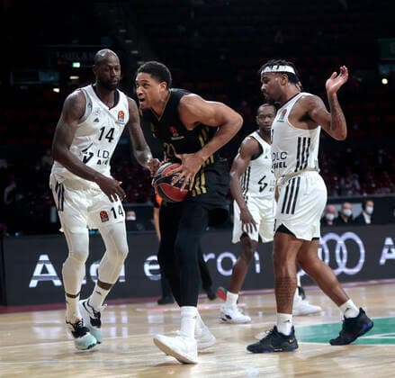 02 12 2021, Euroleague, FC Bayern Basketball vs Villeurbanne , Basketball, Audi Dome Munich, Sports, in picture James Gist ASVEL Villeurbanne , Augustine Rubit FCB Basketball and Chris Jones ASVEL Villeurbanne.