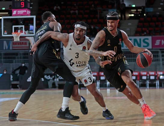02 12 2021, Euroleague, FC Bayern Basketball vs Villeurbanne , Basketball, Audi Dome Muenchen, Sports, in picture Deshaun Thomas FCB Basketball , Chris Jones ASVEL Villeurbanne and Nick Weiler Babi FCB Basketball.
