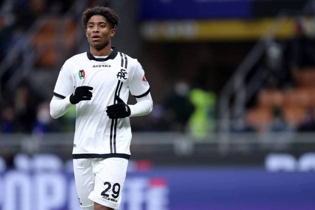 Fc Internazionale - Spezia Calcio Eddie Salcedo of Spezia Calcio looks on during the Serie A match between Fc Internazionale and Spezia Calcio at Stadio Giuseppe Meazza on December 1, 2021 in Milan, Italy. Milano Stadio Giuseppe Meazza Italy Copyright: xMarcoxCanonierox