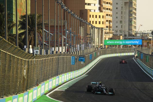 77 BOTTAS Valtteri (fin), Mercedes AMG F1 GP W12 E Performance, action during the Formula 1 stc Saudi Arabian Grand Prix 2021, 21th round of the 2021 FIA Formula One World Championship, WM, Weltmeisterschaft from December 3 to 5, 2021 on the Jeddah Corniche Circuit, in Jeddah, Saudi Arabia - F1 - SAUDI ARABIAN GRAND PRIX 2021 DPPI Panoramic  FGO06948