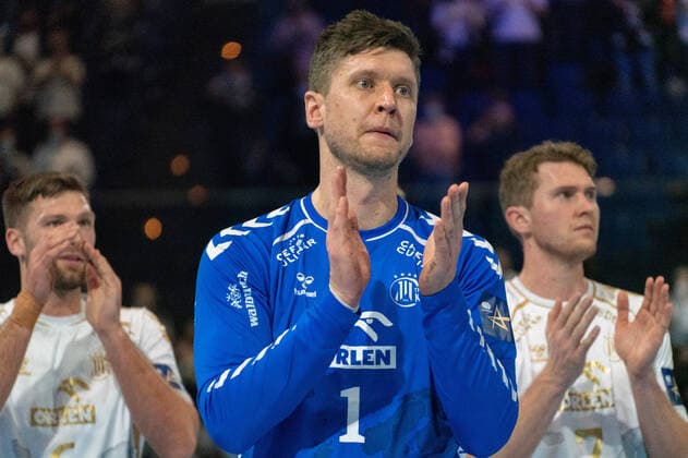 Niklas Landin THW Kiel 1 applauds the fans after the match THW Kiel vs RK Vardar Skopje, Handball, EHF Champions League, Matchday 9, Season 2021 2022, 02 12 2021 Marcel von Fehrn THW Kiel vs RK Vardar Skopje, Handball, EHF Champions League, Matchday 9, Season 2021 2022, 02 12 2021 Kiel Copyright: xEibnerxPressefoto MarcelxvonxFehrnx EP_MFN