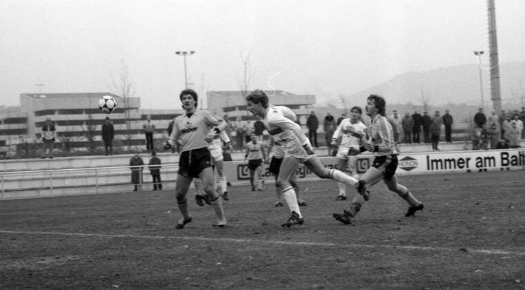 16.11.85 VfB Stuttgart II - FC Rastatt 04 Deutschland, Stuttgart, 16.11.1985, Fussball, Amateure, VfB Stuttgart II - FC Rastatt 04: Axel Thoma (VfB Stuttgart II). *** 16 11 85 VfB Stuttgart II FC Rastatt 04 Germany, Stuttgart, 16 11 1985, Football, Amateurs, VfB Stuttgart II FC Rastatt 04 Axel Thoma VfB Stuttgart II