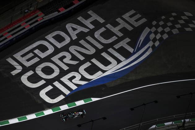 77 BOTTAS Valtteri (fin), Mercedes AMG F1 GP W12 E Performance, action during the Formula 1 stc Saudi Arabian Grand Prix 2021, 21th round of the 2021 FIA Formula One World Championship, WM, Weltmeisterschaft from December 3 to 5, 2021 on the Jeddah Corniche Circuit, in Jeddah, Saudi Arabia - F1 - SAUDI ARABIAN GRAND PRIX 2021 DPPI Panoramic  00121043_FGO07546.JPG