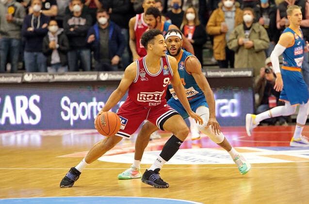 03 12 2021, xovx, Basketball 1 Bundesliga, easy Credit BBL, JobStairs Gießen 46ers ratiopharm Ulm v l Maximilian Begue Gießen 46ers , Jaron Blossomgame ratiopharm Ulm Gießen Sporthalle Ost Hessen Germany EN