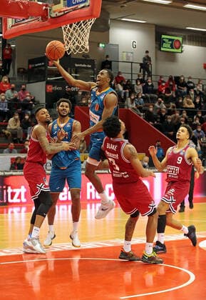 03 12 2021, xovx, Basketball 1 Bundesliga, easy Credit BBL, JobStairs Giessen 46ers ratiopharm Ulm v l Kendale McCullum Giessen 46ers , Christiano Felicio ratiopharm Ulm , Semaj Christon ratiopharm Ulm , Brayon Blake Giessen 46ers , Maximilian Begue Giessen 46ers Giessen Sporthalle Ost Hessen Germany EN