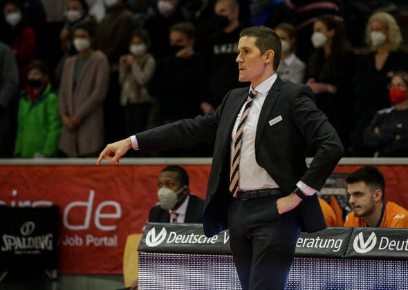 Germany, Giessen, Osthalle, 03 12 2021, easy Credit BBL, Matchday 9, JobStairs Giessen 46ers ratiopharm ulm picture Head Coach Jaka Lakovic ratiopharm ulm on the sidelines. Copyright: HMBxMedia ThomasxJäger