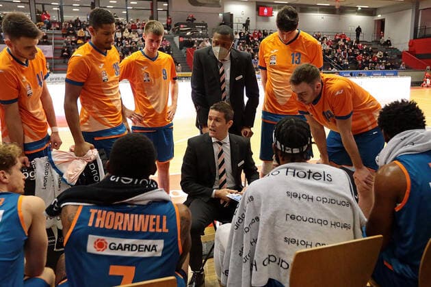 03 12 2021, xovx, Basketball 1 Bundesliga, easy Credit BBL, JobStairs Giessen 46ers ratiopharm Ulm instructions from coach Jaka Lakovic ratiopharm Ulm to his team Giessen Sporthalle Ost Hessen Germany EN