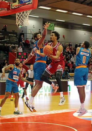 03 12 2021, xovx, Basketball 1 Bundesliga, easy Credit BBL, JobStairs Gießen 46ers ratiopharm Ulm v l Christiano Felicio ratiopharm Ulm , Sindarius Thornweell ratiopharm Ulm , Jalen Tate Gießen 46ers , Semaj Christon ratiopharm Ulm Gießen Sporthalle Ost Hessen Germany EN