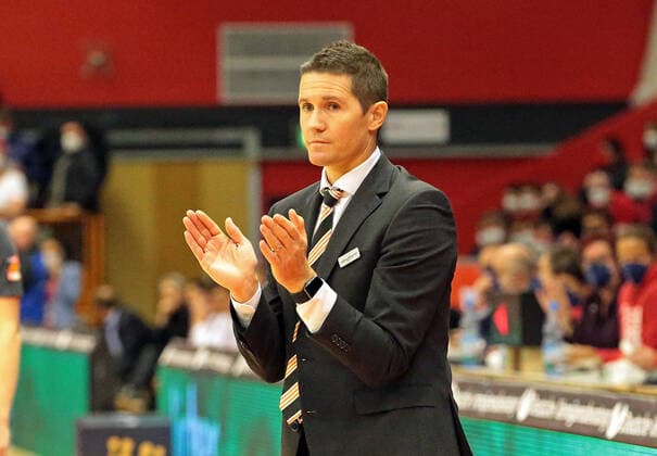 03 12 2021, xovx, Basketball 1 Bundesliga, easy Credit BBL, JobStairs Gießen 46ers ratiopharm Ulm coach Jaka Lakovic ratiopharm Ulm Gießen Sporthalle Ost Hessen Germany EN