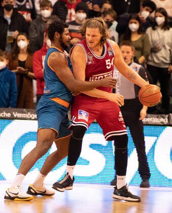 03 12 2021, xsltx, Basketball BBL Bundesliga, Giessen 46ers ratiopharm ulm emspor, v l Cristiano Felicio Center Ratiopharm Ulm , John Bryant Center Jobstairs Giessen 46ers DFL DFB REGULATIONS PROHIBIT ANY USE OF PHOTOGRAPHS as IMAGE SEQUENCES and or QUASI VIDEO Giessen