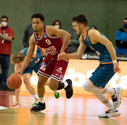 03 12 2021, xsltx, Basketball BBL Bundesliga, Giessen 46ers ratiopharm ulm emspor, v l Maximilian Maalik Begue Shooting Guard Jobstairs Giessen 46ers , Philipp Herkenhoff Power Forward Center Ratiopharm Ulm DFL DFB REGULATIONS PROHIBIT ANY USE OF PHOTOGRAPHS as IMAGE SEQUENCES and or QUASI VIDEO Giessen