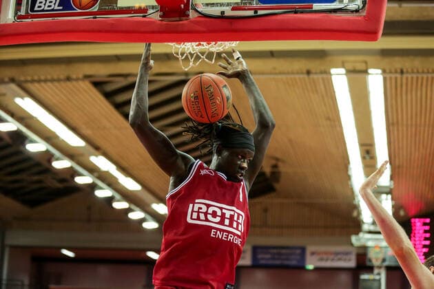Germany, Giessen, Osthalle, 03 12 2021, easy Credit BBL, matchday 9, JobStairs Giessen 46ers ratiopharm ulm picture Nuni Omot Giessen 46ers dunking Copyright: HMBxMedia ThomasxJäger