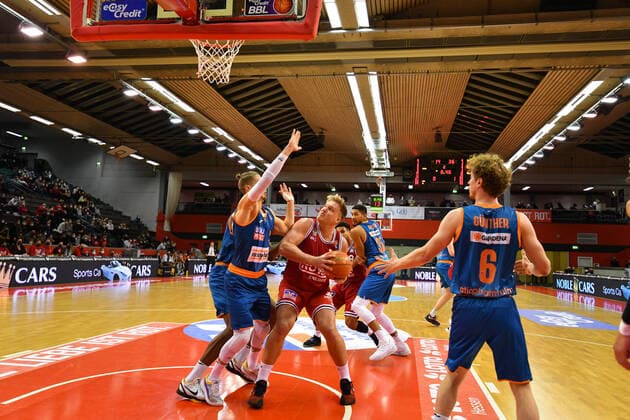 03 12 2021, xsltx, Basketball BBL Bundesliga, Giessen 46ers ratiopharm ulm emspor, centre Johannes Lischka Small Forward Power Forward Jobstairs Giessen 46ers newcomer Lischka makes his mark under the Ulm basket DFL DFB REGULATES PROHIBIT ANY USE OF PHOTOGRAPHS as IMAGE SEQUENCES and or QUASI VIDEO Giessen