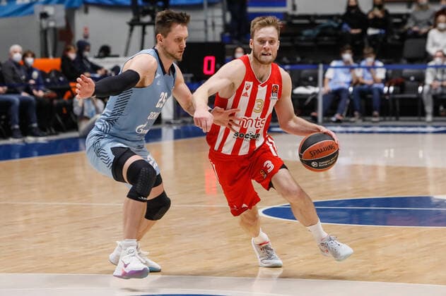 Zenit St Petersburg V Crvena Zvezda Mts Belgrade - Turkish Airlines EuroLeague Mateusz Ponitka (L) of Zenit and Nate Wolters of Crvena Zvezda in action during the EuroLeague Basketball match between Zenit St. Petersburg and Crvena Zvezda mts Belgrade on December 3, 2021 at Sibur Arena in Saint Petersburg, Russia. Saint Petersburg Russia  Copyright: xMikexKireevx originalFilename:kireev-notitle211203_npL0b.jpg