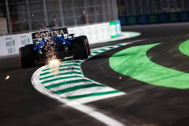 Sport Bilder des Tages (211204) -- JEDDAH, Dec. 4, 2021 -- A driver attends the first practice for Formula 1 STC Saudi Arabian Grand Prix 2021 on the brand-new Jeddah Corniche Circuit in Jeddah, Saudi Arabia, Dec. 3, 2021. (Saudi Arabian Ministry of Media Handout via Xinhua) (SP)SAUDI ARABIA-JEDDAH-F1-OPENING PARACTICE-GRAND PRIX 2021 WangxHaizhou 