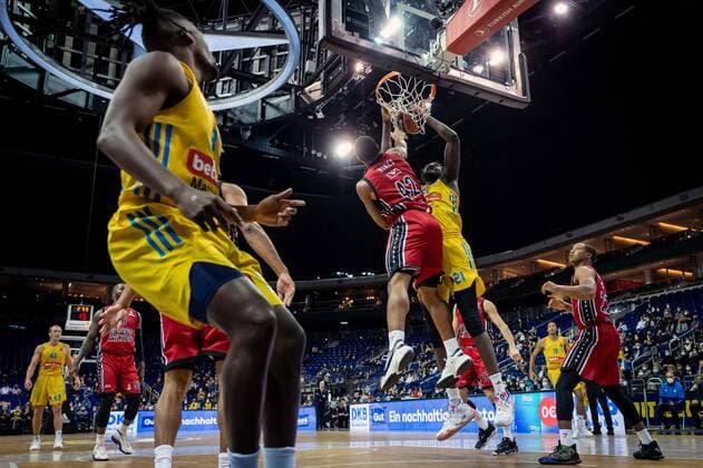 Basketball Berlin 03 12 2021 Season 2021 2022 Euroleague Regular Season Alba Berlin AX Armani Exchange Milan Christ Koumadje Alba Berlin, No 21 Kyle Hines Milan, No 42 Jaleen Smith Alba Berlin, No 03 li