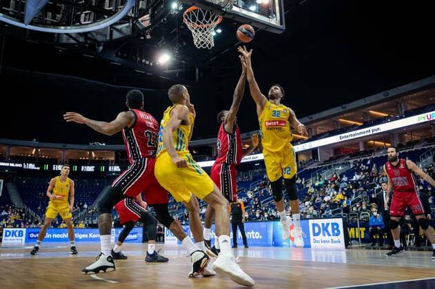 Basketball Berlin 03 12 2021 Season 2021 2022 Euroleague Regular Season Alba Berlin AX Armani Exchange Milan Johannes Thiemann Alba Berlin, No 32 Paul Biligha Milan, No 19