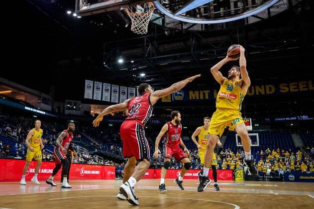 Basketball Berlin 03 12 2021 Season 2021 2022 Euroleague Regular Season Alba Berlin AX Armani Exchange Milan Javel Zoosman Alba Berlin, No 50 Kyle Hines Milan, No 42