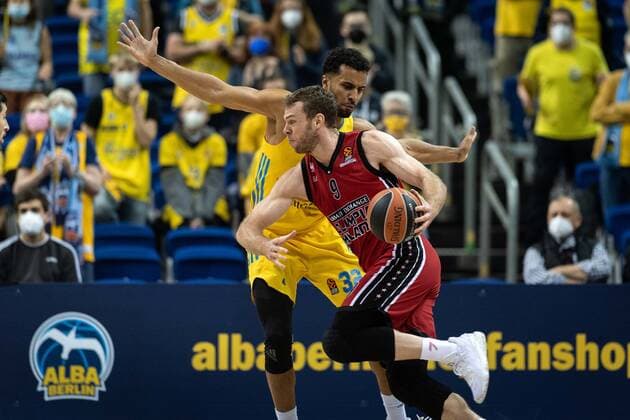 Basketball Berlin 03 12 2021 Season 2021 2022 Euroleague Regular Season Alba Berlin AX Armani Exchange Milan Nicolo Melli Milan, No 09 Johannes Thiemann Alba Berlin, No 32