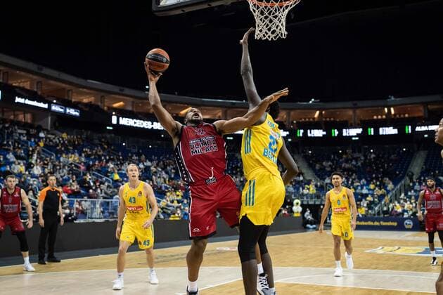 Basketball Berlin 03 12 2021 Season 2021 2022 Euroleague Regular Season Alba Berlin AX Armani Exchange Milan Kyle Hines Milan, No 42 Christ Koumadje Alba Berlin, No 21