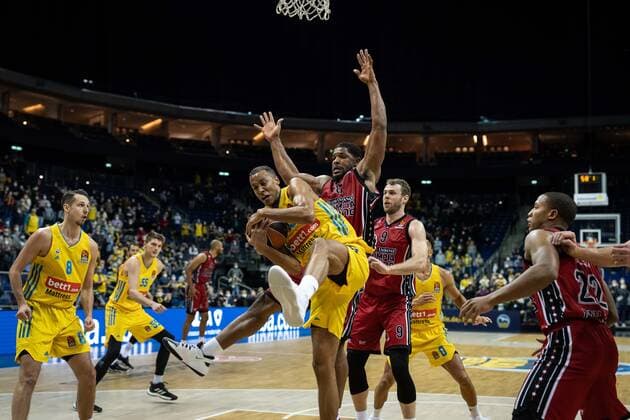 Basketball Berlin 03 12 2021 Season 2021 2022 Euroleague Regular Season Alba Berlin AX Armani Exchange Milan Louis Olinde Alba Berlin, No 19 Kyle Hines Milan, No 42 rebound