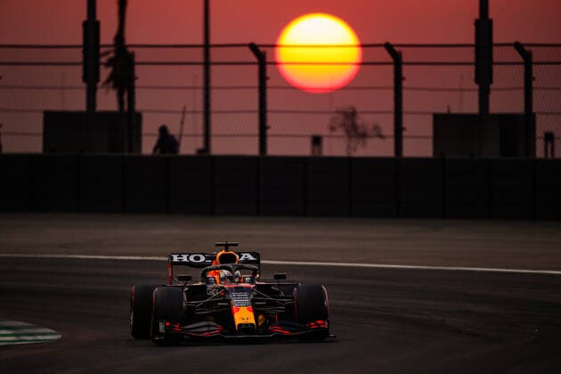 33 VERSTAPPEN Max (nld), Red Bull Racing Honda RB16B, action during the Formula 1 stc Saudi Arabian Grand Prix 2021, 21th round of the 2021 FIA Formula One World Championship, WM, Weltmeisterschaft from December 3 to 5, 2021 on the Jeddah Corniche Circuit, in Jeddah, Saudi Arabia - F1 - SAUDI ARABIAN GRAND PRIX 2021 DPPI Panoramic  20211204_GOODEN_FG0O2010