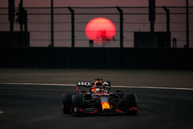 33 VERSTAPPEN Max (nld), Red Bull Racing Honda RB16B, action during the Formula 1 stc Saudi Arabian Grand Prix 2021, 21th round of the 2021 FIA Formula One World Championship, WM, Weltmeisterschaft from December 3 to 5, 2021 on the Jeddah Corniche Circuit, in Jeddah, Saudi Arabia - F1 - SAUDI ARABIAN GRAND PRIX 2021 DPPI Panoramic  20211204_GOODEN_FG0O2054