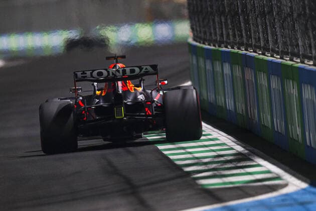 33 VERSTAPPEN Max (nld), Red Bull Racing Honda RB16B, action during the Formula 1 stc Saudi Arabian Grand Prix 2021, 21th round of the 2021 FIA Formula One World Championship, WM, Weltmeisterschaft from December 3 to 5, 2021 on the Jeddah Corniche Circuit, in Jeddah, Saudi Arabia - F1 - SAUDI ARABIAN GRAND PRIX 2021 DPPI Panoramic  00121043_FG0O2585.JPG