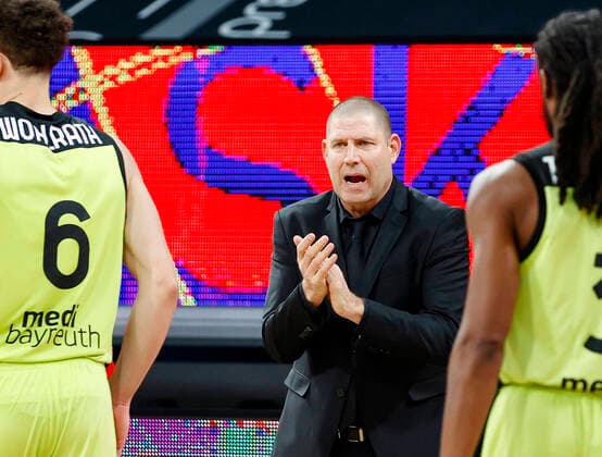 Head coach Oren Amiel Brose Bamberg medi Bayreuth easyCredit BBL Basketball Bundesliga Season 2021 22 Matchday 9, 04 12 2021 Bamberg, Brose Arena Photo Daniel Löb Loeb link Shannon Scott Brose Bamberg, 07 Copyright: DanielxLöb