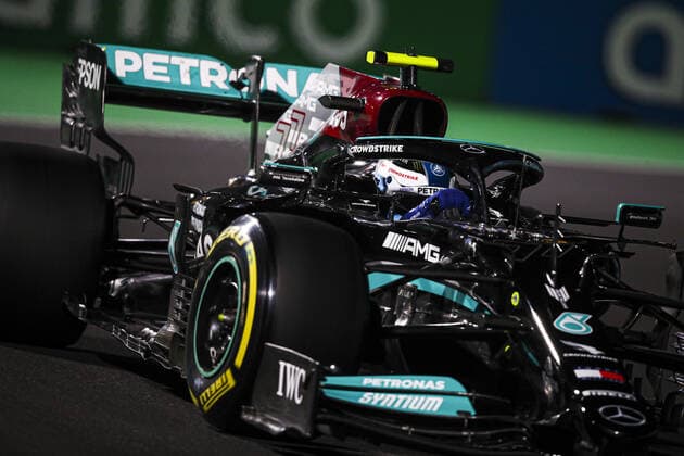 77 BOTTAS Valtteri (fin), Mercedes AMG F1 GP W12 E Performance, action during the Formula 1 stc Saudi Arabian Grand Prix 2021, 21th round of the 2021 FIA Formula One World Championship, WM, Weltmeisterschaft from December 3 to 5, 2021 on the Jeddah Corniche Circuit, in Jeddah, Saudi Arabia - F1 - SAUDI ARABIAN GRAND PRIX 2021 DPPI Panoramic  00121043_FG0O2736.JPG