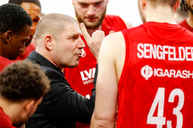 Head coach Oren Amiel Brose Bamberg medi Bayreuth easyCredit BBL Basketball Bundesliga Season 2021 22 Matchday 9, 04 12 2021 Bamberg, Brose Arena Photo Daniel Löb Loeb link Shannon Scott Brose Bamberg, 07 Copyright: DanielxLöb