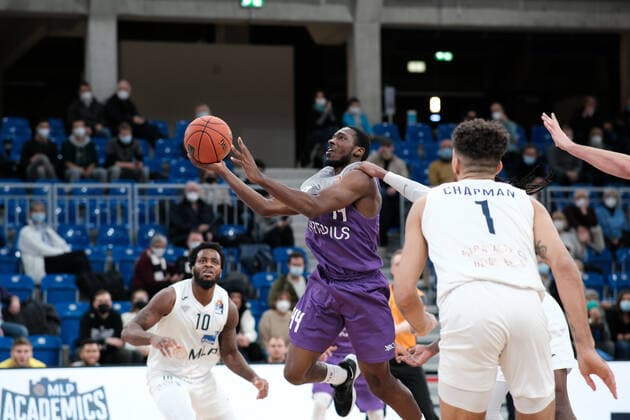 Kamar Baldwin BG Goettingen, 44 at the layup during the BBL match of MLP Academics Heidelberg vs BG Goettingen in the 1 Basketball Bundesliga on 04 12 2021 MLP Academics Heidelberg vs BG Goettingen, Basketball, Easycredit BBL, 04 12 2021 Heidelberg Copyright: xEibner-Pressefotox xMichaelxBermelx
