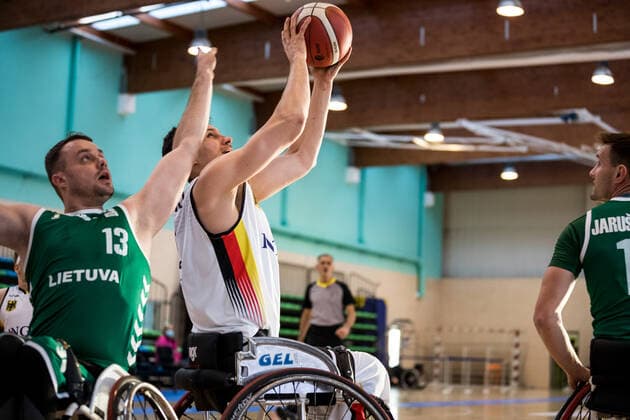 European Championship Wheelchair Basketball 04 12 2021 MADRID, SPAIN 4 December Wheelchair Basketball, Germany vs Lithuania Men, on Day 1 of the European Championship Wheelchair Basketball on 04 12 2021 at Polid Municipal Francisco Fernandez Ochoa in Madrid, Spain Dalius Zymantas Lithuania, 13 , Aliaksandr Halouski Germany, 14 Copyright: xBEAUTIFULxSPORTS Wunderlx