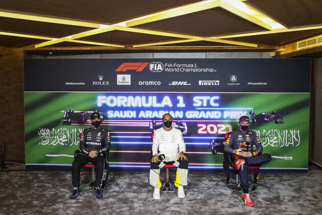 BOTTAS Valtteri (fin), Mercedes AMG F1 GP W12 E Performance, HAMILTON Lewis (gbr), Mercedes AMG F1 GP W12 E Performance, VERSTAPPEN Max (ned), Red Bull Racing Honda RB16B, press conference, PK, Pressekonferenz during the Formula 1 stc Saudi Arabian Grand Prix 2021, 21th round of the 2021 FIA Formula One World Championship, WM, Weltmeisterschaft from December 3 to 5, 2021 on the Jeddah Corniche Circuit, in Jeddah, Saudi Arabia - F1 - SAUDI ARABIAN GRAND PRIX 2021 DPPI Panoramic  00121043_FG0O2888.JPG