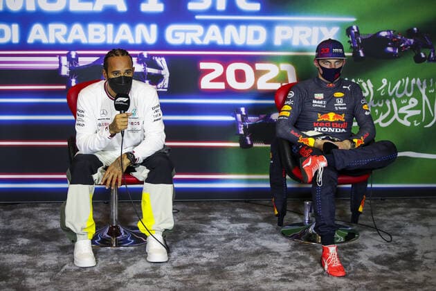 HAMILTON Lewis (gbr), Mercedes AMG F1 GP W12 E Performance, VERSTAPPEN Max (ned), Red Bull Racing Honda RB16B, portrait, press conference, PK, Pressekonferenz during the Formula 1 stc Saudi Arabian Grand Prix 2021, 21th round of the 2021 FIA Formula One World Championship, WM, Weltmeisterschaft from December 3 to 5, 2021 on the Jeddah Corniche Circuit, in Jeddah, Saudi Arabia - F1 - SAUDI ARABIAN GRAND PRIX 2021 DPPI Panoramic  00121043_FGO07809.JPG