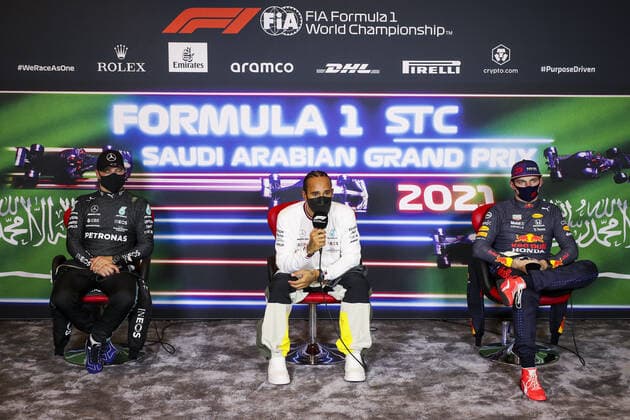 BOTTAS Valtteri (fin), Mercedes AMG F1 GP W12 E Performance, HAMILTON Lewis (gbr), Mercedes AMG F1 GP W12 E Performance, VERSTAPPEN Max (ned), Red Bull Racing Honda RB16B, portrait, press conference, PK, Pressekonferenz during the Formula 1 stc Saudi Arabian Grand Prix 2021, 21th round of the 2021 FIA Formula One World Championship, WM, Weltmeisterschaft from December 3 to 5, 2021 on the Jeddah Corniche Circuit, in Jeddah, Saudi Arabia - F1 - SAUDI ARABIAN GRAND PRIX 2021 DPPI Panoramic  00121043_FG0O2897.JPG