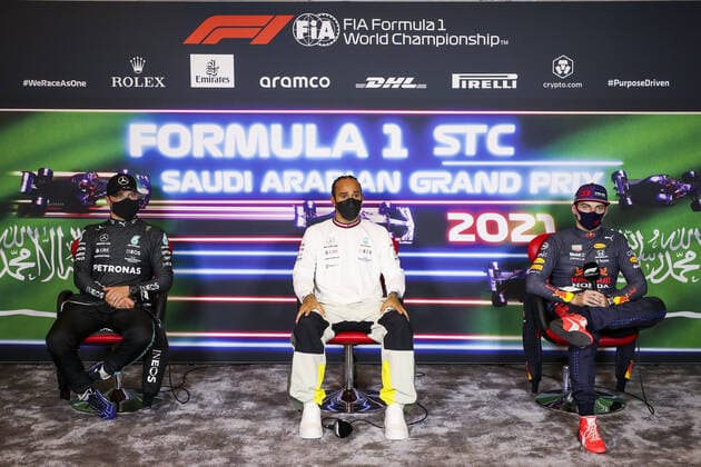 BOTTAS Valtteri (fin), Mercedes AMG F1 GP W12 E Performance, HAMILTON Lewis (gbr), Mercedes AMG F1 GP W12 E Performance, VERSTAPPEN Max (ned), Red Bull Racing Honda RB16B, portrait, press conference, PK, Pressekonferenz during the Formula 1 stc Saudi Arabian Grand Prix 2021, 21th round of the 2021 FIA Formula One World Championship, WM, Weltmeisterschaft from December 3 to 5, 2021 on the Jeddah Corniche Circuit, in Jeddah, Saudi Arabia - F1 - SAUDI ARABIAN GRAND PRIX 2021 DPPI Panoramic  00121043_FG0O2903.JPG