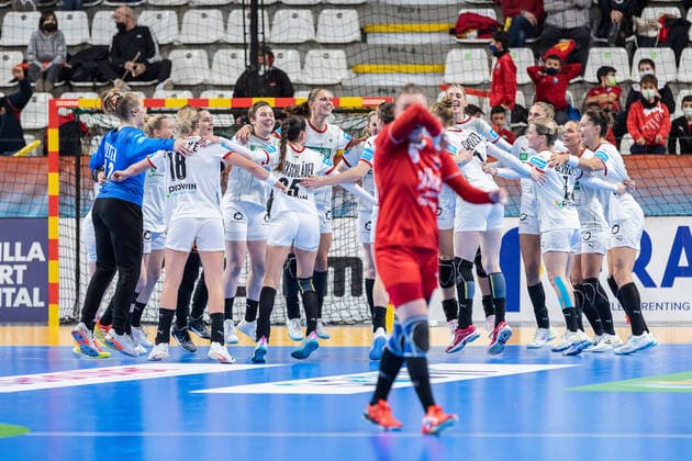IHF Women s World Championship Spain 2021 Germany vs Slovakia Lliria Pabellon Polideportivo Pla De LArc, 04 12 2021 IHF Women s World Championship Spain 2021 Germany vs Slovakia Lliria Pabellon Polideportivo Pla De LArc, 04 12 2021 Germany wins 36 22 against Slovakia Copyright: xBEAUTIFULxSPORTS Meurerx