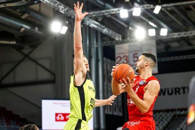 right Dominic Lockhart Brose Bamberg, 03 Brose Bamberg medi Bayreuth easyCredit BBL Basketball Bundesliga Season 2021 22 Matchday 9, 04 12 2021 Bamberg, Brose Arena Photo Daniel Löb Loeb link Shannon Scott Brose Bamberg, 07 Copyright: DanielxLöb