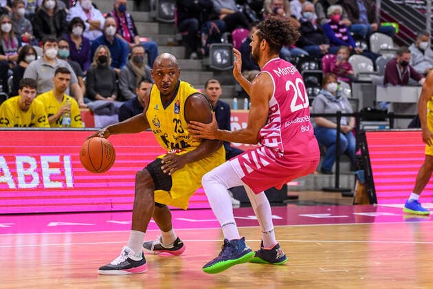 easyCredit BBL, Telekom Baskets Bonn vs EWE Baskets Oldenburg, 04 12 2021 Rickey Paulding EWE Baskets Oldenburg, 23 , Jeremy Morgan Telekom Baskets Bonn, 20 , easyCredit BBL, Telekom Baskets Bonn vs EWE Baskets Oldenburg on 04 12 2021 at Telekom Dome Bonn, Bonn Nordrhein Westfalen Copyright: xBEAUTIFULxSPORTS Mueller-Laschetx