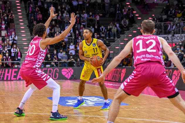 easyCredit BBL, Telekom Baskets Bonn vs EWE Baskets Oldenburg, 04 12 2021 , easyCredit BBL, Telekom Baskets Bonn vs EWE Baskets Oldenburg on 04 12 2021 at the Telekom Dome Bonn, Bonn North Rhine Westphalia Copyright: xBEAUTIFULxSPORTS Mueller-Laschetx