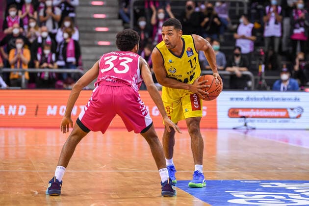 easyCredit BBL, Telekom Baskets Bonn vs EWE Baskets Oldenburg, 04 12 2021 , easyCredit BBL, Telekom Baskets Bonn vs EWE Baskets Oldenburg on 04 12 2021 at the Telekom Dome Bonn, Bonn North Rhine Westphalia Copyright: xBEAUTIFULxSPORTS Mueller-Laschetx