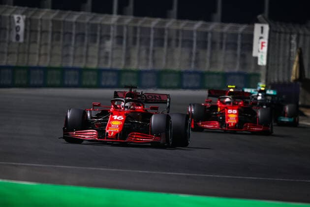16 LECLERC Charles (mco), Scuderia Ferrari SF21, 55 SAINZ Carlos (spa), Scuderia Ferrari SF21, action during the Formula 1 stc Saudi Arabian Grand Prix 2021, 21th round of the 2021 FIA Formula One World Championship, WM, Weltmeisterschaft from December 3 to 5, 2021 on the Jeddah Corniche Circuit, in Jeddah, Saudi Arabia - F1 - SAUDI ARABIAN GRAND PRIX 2021 DPPI Panoramic 20211204_GOODEN_FG0O2384