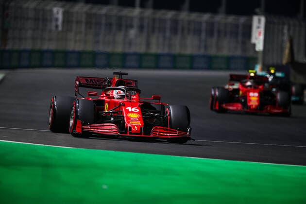 16 LECLERC Charles (mco), Scuderia Ferrari SF21, 55 SAINZ Carlos (spa), Scuderia Ferrari SF21, action during the Formula 1 stc Saudi Arabian Grand Prix 2021, 21th round of the 2021 FIA Formula One World Championship, WM, Weltmeisterschaft from December 3 to 5, 2021 on the Jeddah Corniche Circuit, in Jeddah, Saudi Arabia - F1 - SAUDI ARABIAN GRAND PRIX 2021 DPPI Panoramic 20211204_GOODEN_FG0O2387