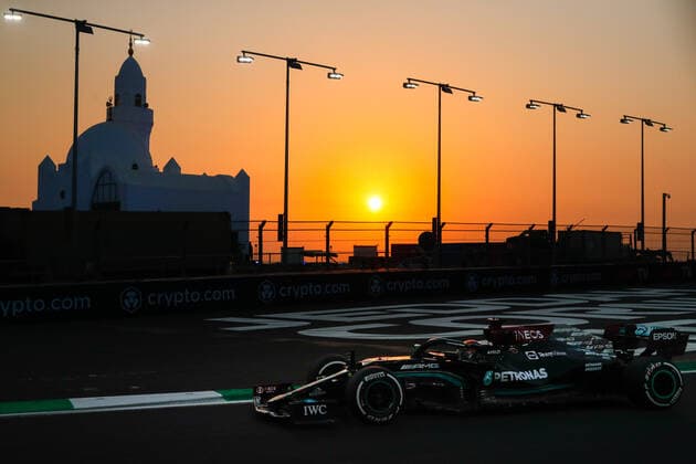 44 HAMILTON Lewis (gbr), Mercedes AMG F1 GP W12 E Performance, action during the Formula 1 stc Saudi Arabian Grand Prix 2021, 21th round of the 2021 FIA Formula One World Championship, WM, Weltmeisterschaft from December 3 to 5, 2021 on the Jeddah Corniche Circuit, in Jeddah, Saudi Arabia - F1 - SAUDI ARABIAN GRAND PRIX 2021 DPPI Panoramic  00121043__V2_5383