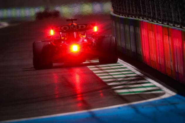 33 VERSTAPPEN Max (nld), Red Bull Racing Honda RB16B, action during the Formula 1 stc Saudi Arabian Grand Prix 2021, 21th round of the 2021 FIA Formula One World Championship, WM, Weltmeisterschaft from December 3 to 5, 2021 on the Jeddah Corniche Circuit, in Jeddah, Saudi Arabia - F1 - SAUDI ARABIAN GRAND PRIX 2021 DPPI Panoramic  20211204_GOODEN_FG0O2587